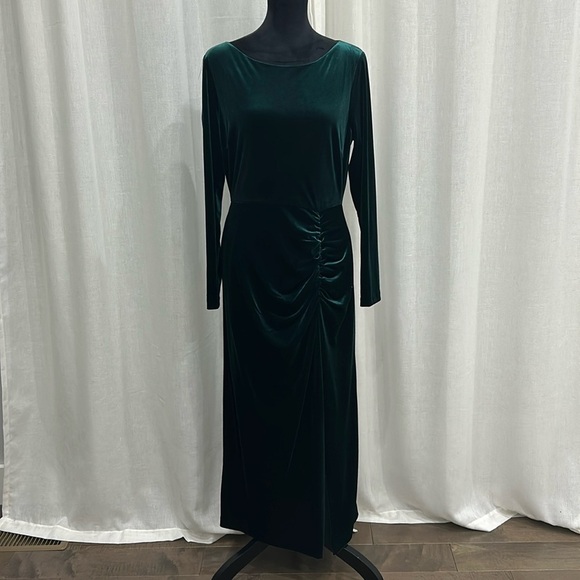 NWT Alex Marie GREEN Velvet Long Sleeve Ruched Waist SideSplit Hem Midi Dress 14 - Picture 2 of 11
